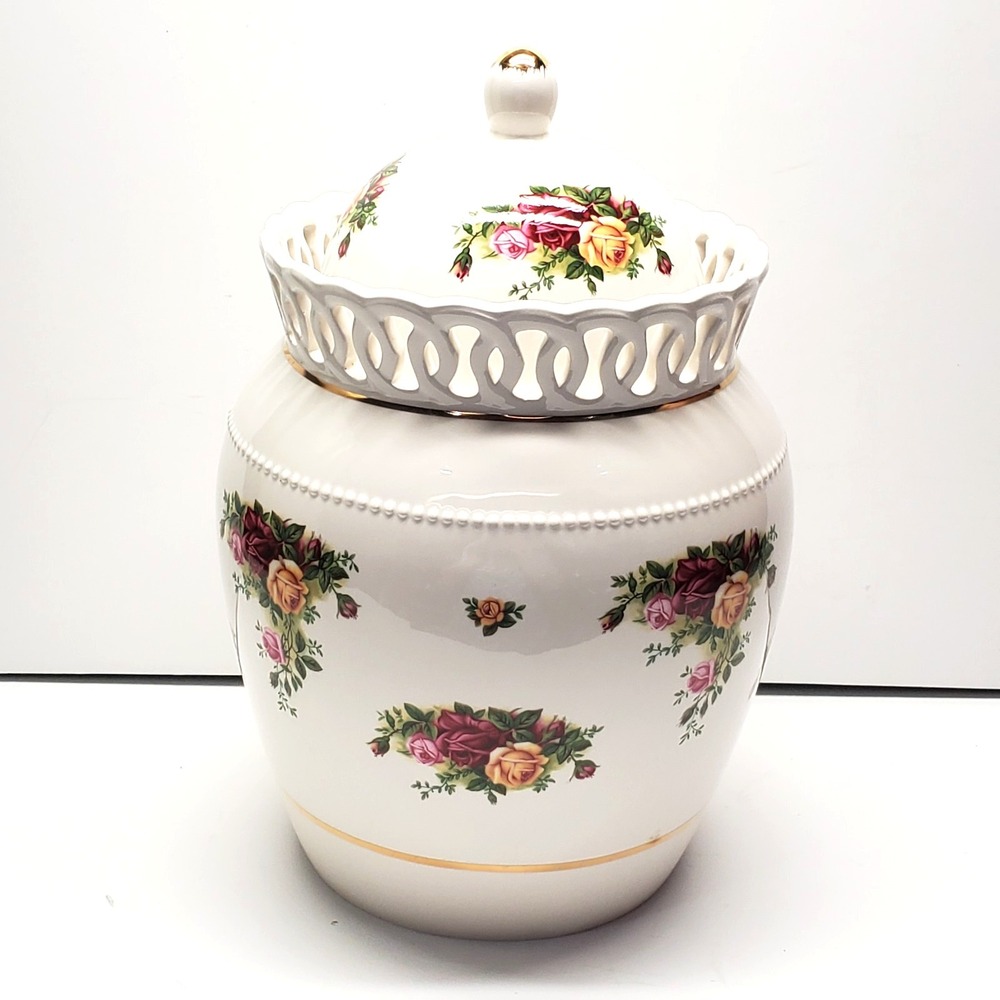 Royal Albert Old Country Roses Biscuit Barrel & Lid  PLEASE SEE CONDITION